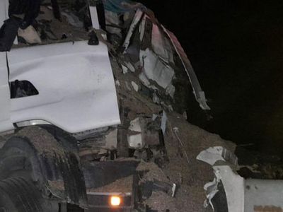 Afyonkarahisar'da Tır ve Beton Mikseri Çarpıştı