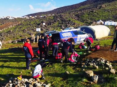 Ağrı Dağı’na tırmanırken kaybolmuşlardı: 2 dağcıdan acı haber geldi