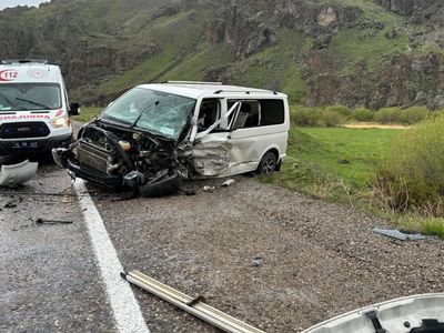 Ağrı’da acı kaza: Ölü ve yaralılar var