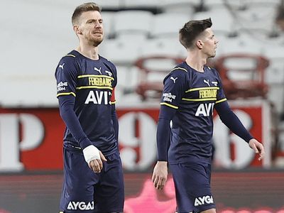 Ahmet Çakar Söylediği Sözlerle Fenerbahçeli Futbolcuları Yerin Dibine Soktu!