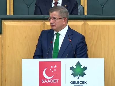 Ahmet Davutoğlu kürsüde ağladı