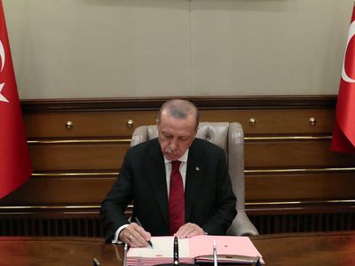 AK Parti seçim hamlesi: Beş başkan görevlerinden alındı