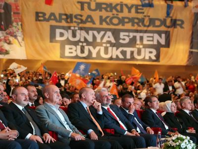 AK Parti seçim mesaisine başladı: 4 aşamalı plan hayata geçirilecek