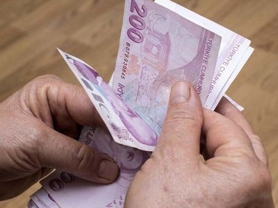AK Parti'den asgari ücret ve emekli zammına yönelik kritik açıklama geldi! 'Yüzde 40'lara varan dokunuş'