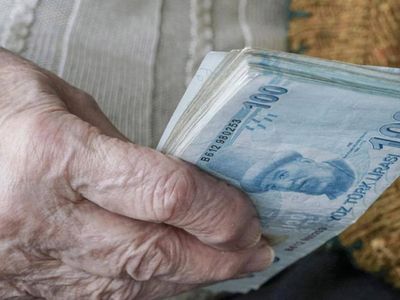 AK Parti’den emekli maaşı açıklaması: Hızlı bir çalışma ortaya koyacağız