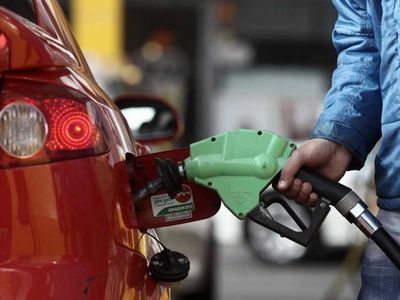 Akaryakıt fiyatları nasıl hesaplanıyor? Motorine flaş zam: Bu gece pompaya yansıdı