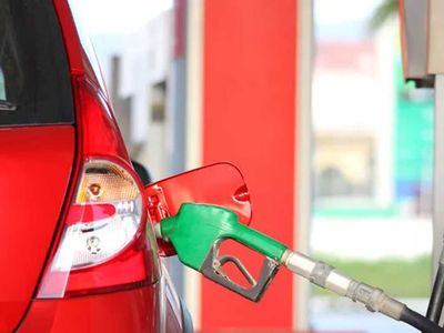 Akaryakıt fiyatlarına indirim gelecek mi? Araç sahipleri dikkat! Akaryakıt fiyatları için sevindirici haber geldi: Petrol yüzde 6 düştü