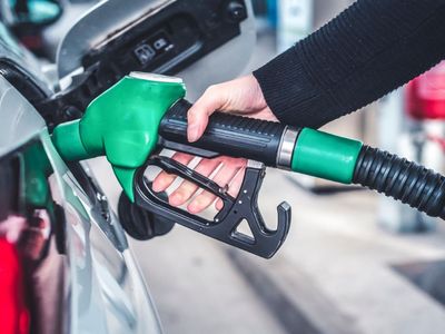 Akaryakıt fiyatlarına zam veya indirim var mı? Benzin motorin fiyatı kaç TL oldu?