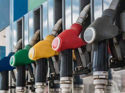 Akaryakıt fiyatlarında değişiklik: Benzin ve motorine zam geldi