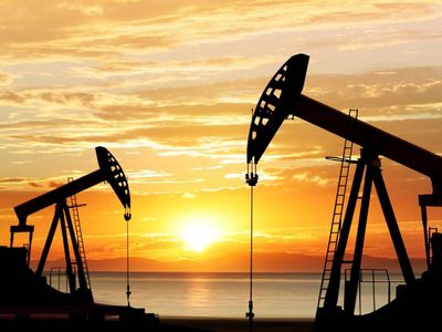 Akaryakıt fiyatlarında iki kritik gelişme: Petrol düşüşe geçti Irak hattında ilk adım atıldı