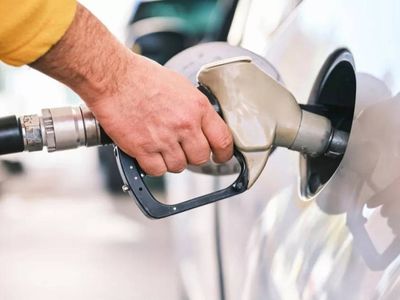 Akaryakıt fiyatlarında indirimler peş peşe geldi: Benzin ve motorinde fiyatları değişti! 17 Kasım Perşembe akaryakıt fiyatları