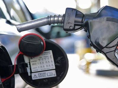 Akaryakıt fiyatlarından güzel haber: Motorine indirim bekleniyor! 12 Kasım Cumartesi akaryakıt fiyatları