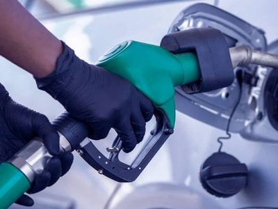 Akaryakıt indirimi vatandaşın yüzünü güldürdü! Benzine 96 kuruş indirim yapıldı
