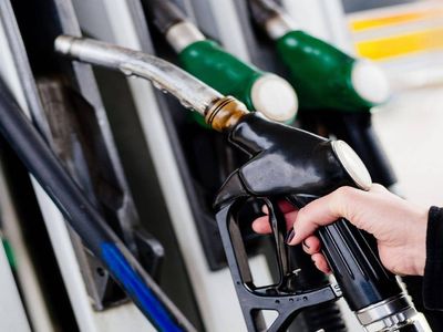 Akaryakıtta beklenen indirim geldi: Motorin araç sahiplerine nefes aldırdı! Fiyatlar bugün pompaya yansıtıldı