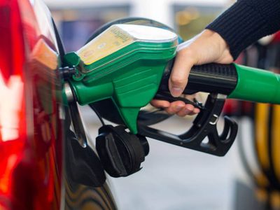 Akaryakıttan araç sahiplerini üzen haber geldi: Motorine yarından itibaren zam geliyor