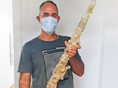 Akdeniz'de Heyecan Yaratan Keşif! 900 Yıllık Kılıç Heyecan Yarattı