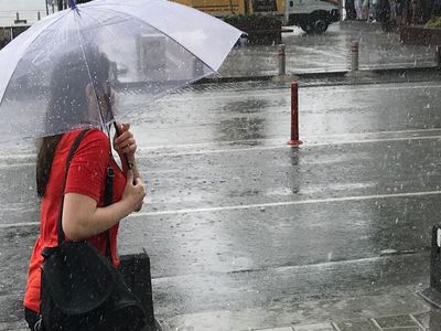 AKOM İstanbul için saat vererek uyardı: Sağanak ve doluya karşı hazırlıklı olun