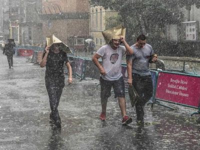 AKOM’dan İstanbul için uyarı: Öğle saatlerinden itibaren gök gürültülü sağanak yağış geliyor