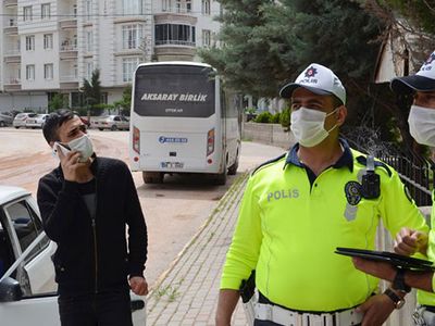 Aksaray’da Denetimden Kaçan Ehliyetsiz Sürücü Yakalanınca ‘Helal Olsun’ Dedi