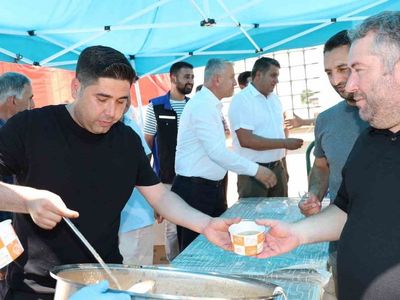 Aksu Belediyesi’nden aşure ikramı