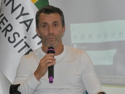 Alanyaspor Teknik Direktörü Bülent Korkmaz Üniversite Öğrencileriyle Bir Araya Geldi