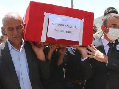 Alçak Terör Örgütü Siirt'te Güvenlik Güçlerine Saldırdı! Köy Koruyucusu Mehmet Babat Son Yolculuğuna Uğurlandı