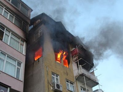 Alevlerden Korunmaya Çalışan 4 Yaşındaki Çocuk Can Verdi