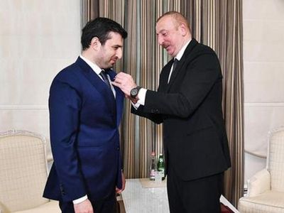 Aliyev'den SİHA'nın Mucidi Selçuk Bayraktar'a Madalya Taktı