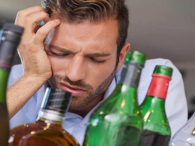 Alkol sonrası mide bulantısı nasıl geçer? Alkol sonrası mide bulantısı geçirmek için evde doğal ve bitkisel öneriler