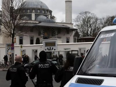 Almanya'da 150 Kişilik Bir Grup Camiye Saldırırdı: 11 Kişi Gözaltına Alındı