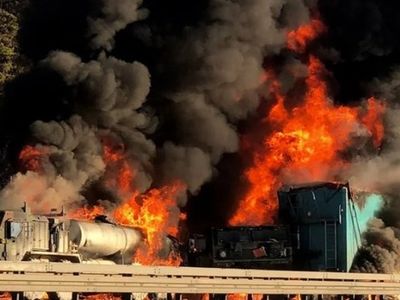 Almanya'da Dehşet Dolu Anlar Yaşandı! Kamyon ABD Askeri Araç Konvoyuna Daldı