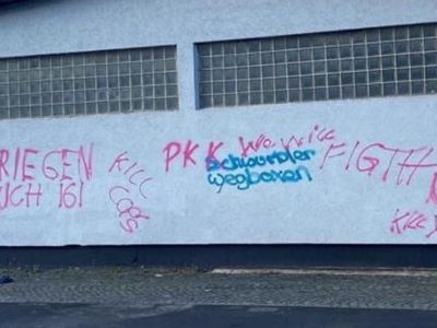 Almanya'da Teröristlerden Cami Duvarına Tehdit Mesajı