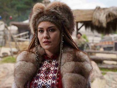 Alparslan Büyük Selçuklu Akça Hatun öldü mü? Fahriye Evcen Alparslan Büyük Selçuklu dizisinden ayrıldı mı, neden ayrılıyor?