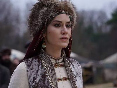 Alpaslan Büyük Selçuklu dizisinden neden ayrıldığı belli oldu: Fahriye Evcen’in yeni projesi için imzalar atıldı