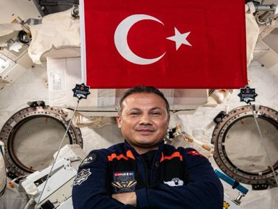 Alper Gezeravcı Bakan Kacır’ın ricasını geri çevirmedi: TEKNOFEST de uzaya çıktı