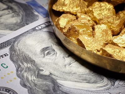 Altın Rezervleri Zirvedeyken Dolar Çeyrek Asrın En Düşük Seviyesinde