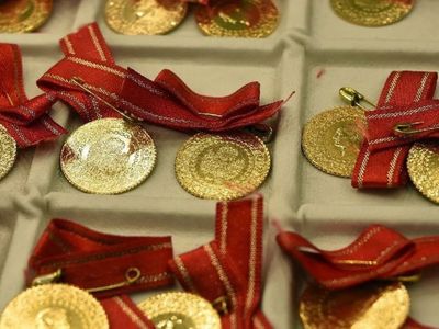 Altın tarihi zirveye yürüyor: Gram ve çeyrek altından yeni rekor geldi