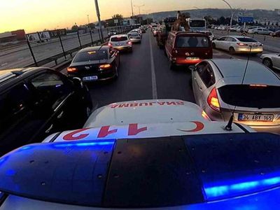 Ambulansa yol vermeyen 61 ACK 114 plakalı araç sürücüsüne ceza