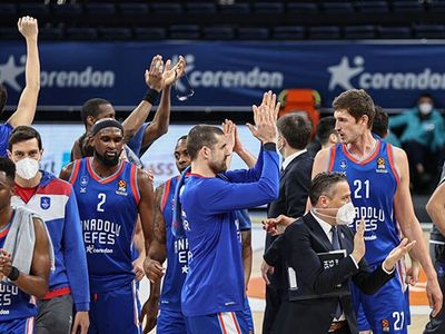 Anadolu Efes Dörtlü Finalin Peşinde