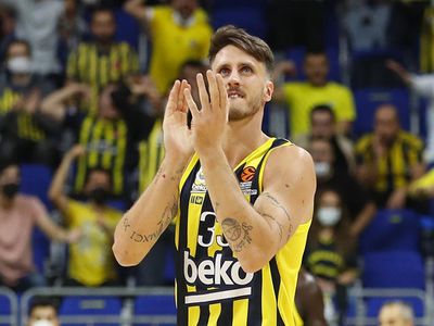 Anadolu Efes, Fenerbahçe Beko'dan ayrılan Polonara'yı transfer etti!