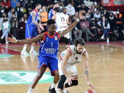 Anadolu Efes - Pınar Karşıyaka ING Basketbol Süper Ligi çeyrek final maçı ne zaman, saat kaçta?