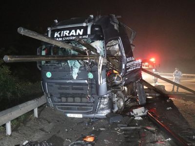 Anadolu Otoyolu’nda dehşet kaza: TIR demir yığınına döndü! Acı haberler üst üste geldi