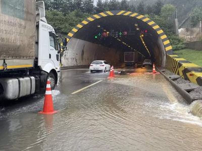 Anadolu Otoyolu’nda heyelan: Ankara-İstanbul yönü trafiğe kapatıldı