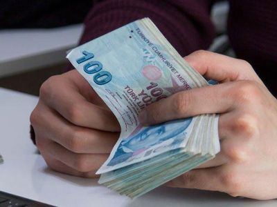 Emeklilere destek ödemesi anında ATM'den çekiliyor: Maaş hesabına ek 5.000 TL!