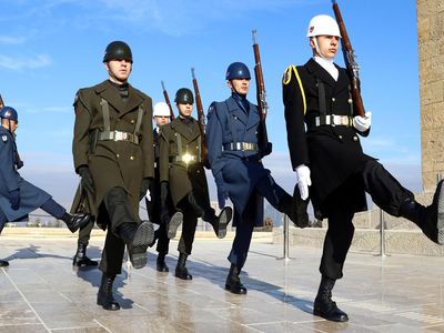 Anıtkabir’in Saygı Nöbetçilerinin Zorlu Eğitimleri ve Tören Hazırlıkları Görüntülendi!