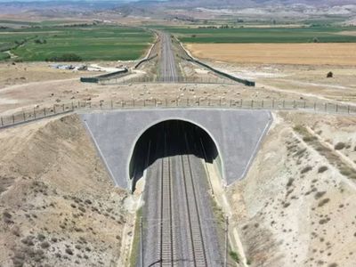 Ankara-Eskişehir Yüksek Hızlı Tren (YHT) Hattı'nda Bulunan Özellikle Dünyada Bir İlk Oldu