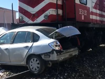 Ankara Polatlı'da Yük Treniyle Otomobil Çarpıştı: Ölü ve Yaralılar Var