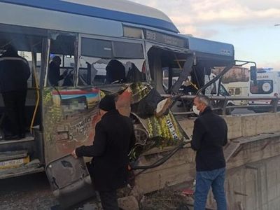 Ankara'da Korkutan Kaza: Halk Otobüsü Viyadüklere Çarptı, Çok Sayıda Yaralı Var!