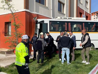 Ankara'da okul servis aracı evin duvarına çarptı! 11 kişi yaralandı
