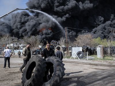 Ankara'da sanayi sitesinde yangın çıktı: Gökyüzünde duman bulutu oluştu